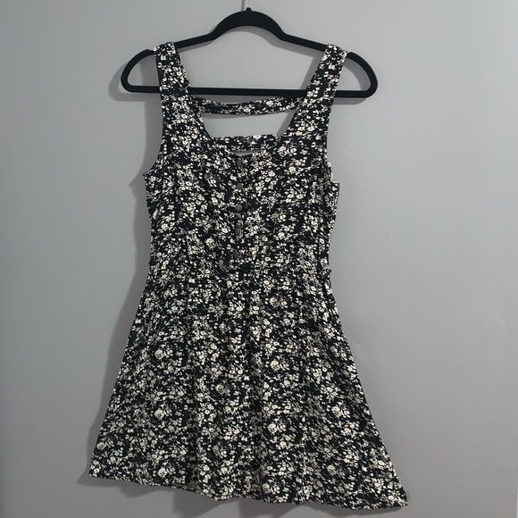 Summer dress with cutouts on back! - Picture 2 of 4